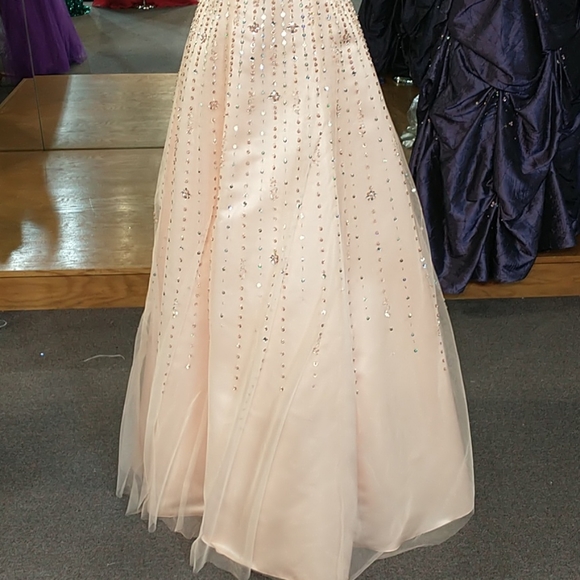 Prom dress - Picture 2 of 9